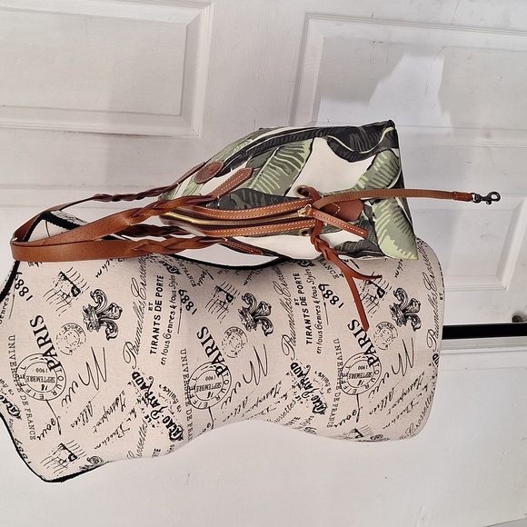 Price final Dooney & Bourke Banana Leaves Domed Satchel EUC - Picture 4 of 13